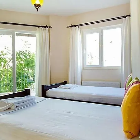 Villa Sleeps 12 Pool Air Con Wifi