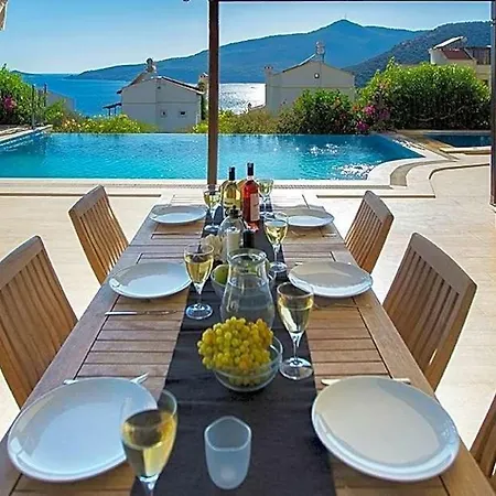 Sleeps 12 Pool Air Con Wifi Villa