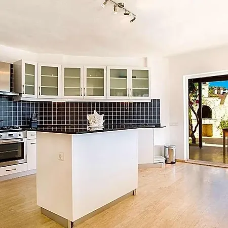 Sleeps 12 Pool Air Con Wifi