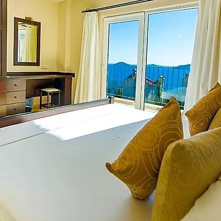 Sleeps 12 Pool Air Con Wifi Kalkan